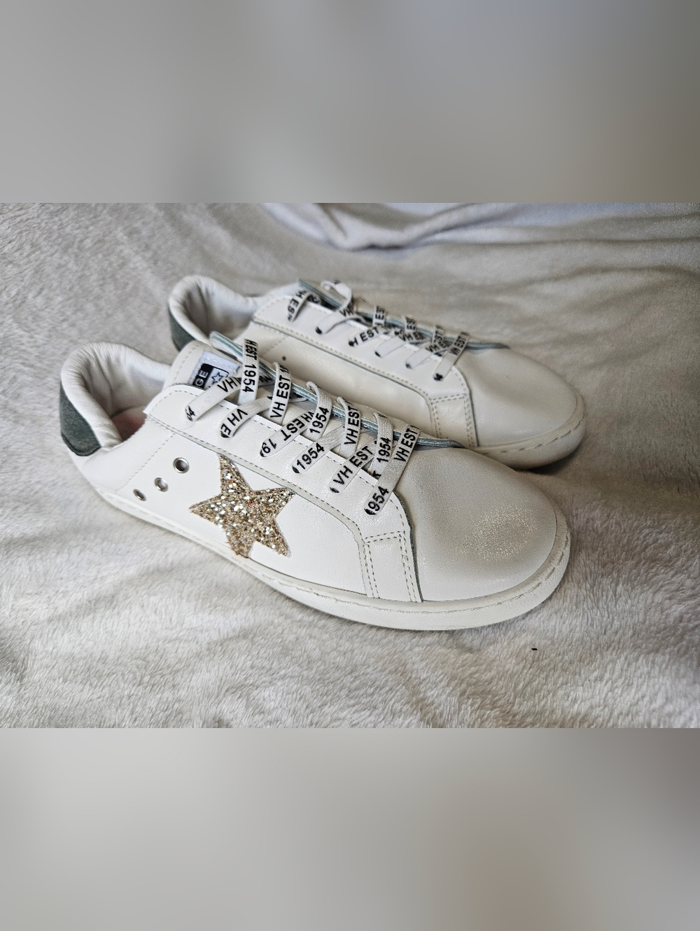 EUC Vintage Havana Women's Carla White Gold Sequins Star Sneakers  Size 8.5